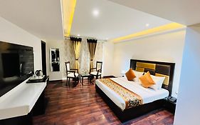 Hotel Aura Ip Grand Karkardooma Metro Station New Delhi